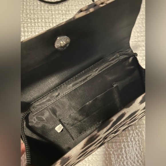 Leopard Clutch - Picture 2 of 5